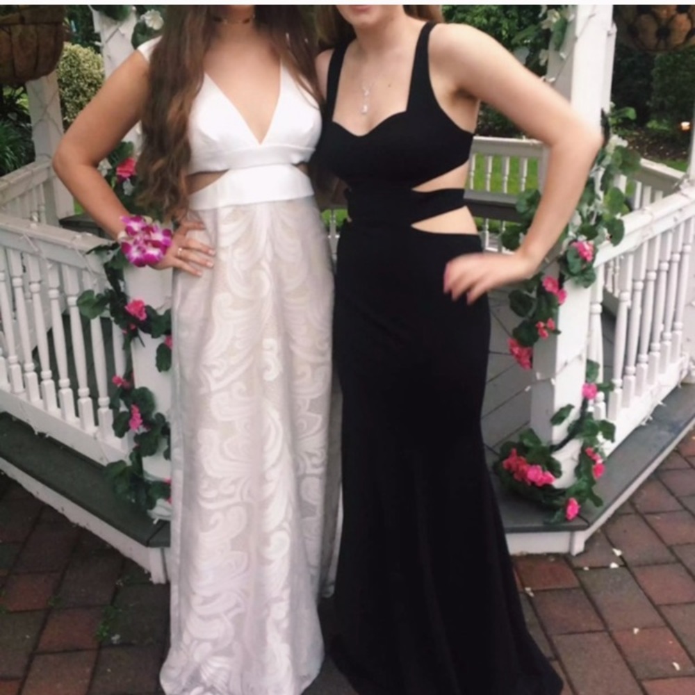 BCBG White lace Gown with cut out sides. Beautiful sorority rush formal gown 10